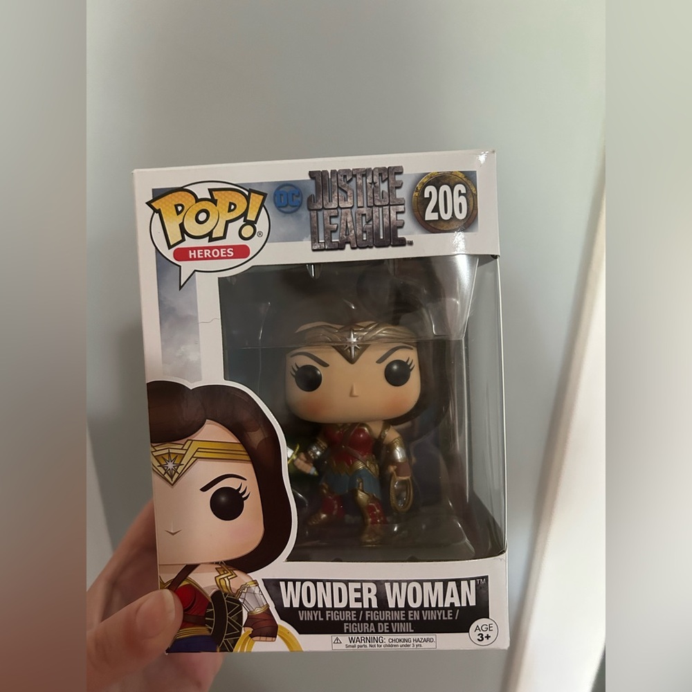 Funko Pop Justice League Wonder Woman Vinyl Figure - Picture 5 of 5